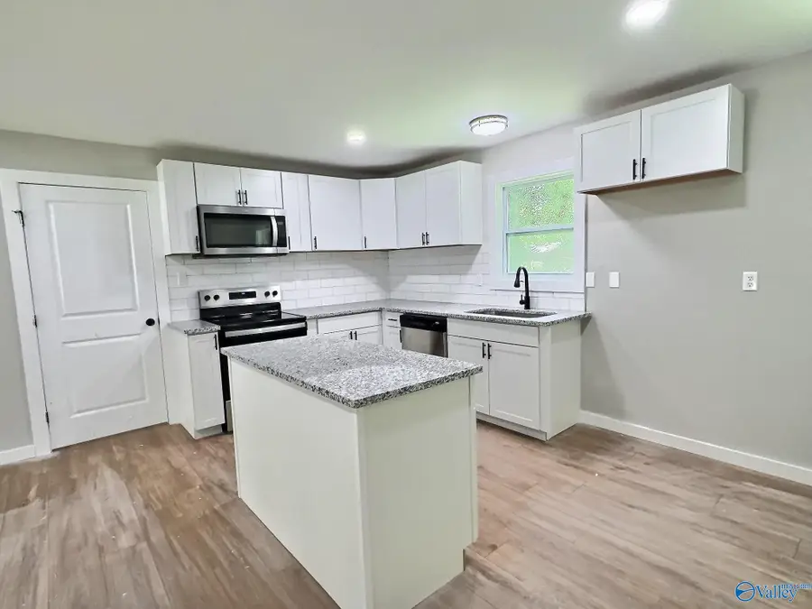 517 Lisa Lane Nw, Huntsville, AL 35811 - #3