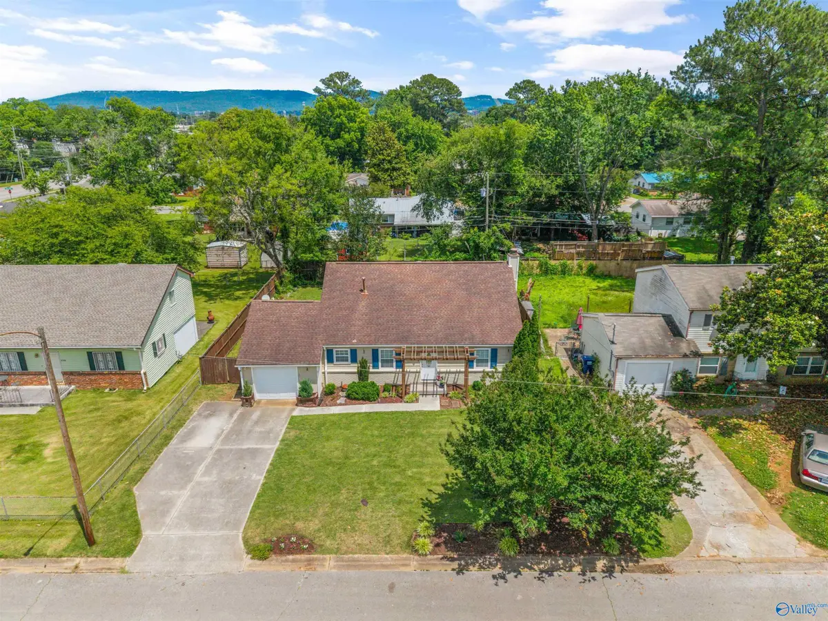 2705 Atlantic Street Sw, Huntsville, AL 35805 - #1