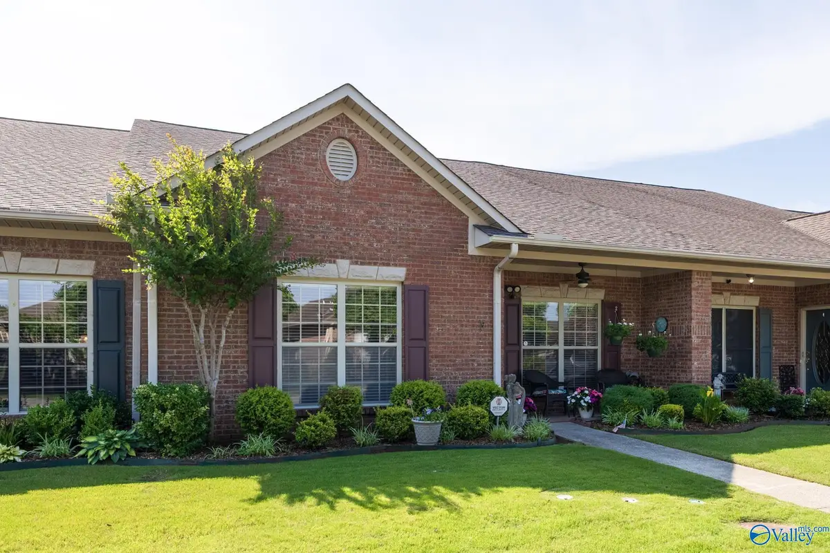 2426 Castle Gate Blvd Sw, Decatur, AL 35603 - #1