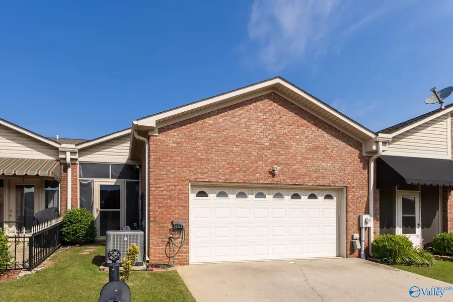 2426 Castle Gate Blvd Sw, Decatur, AL 35603 - #3
