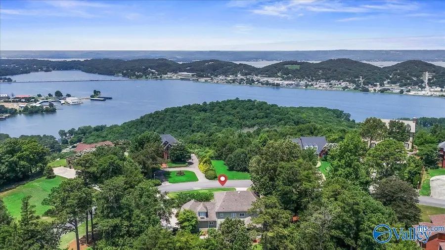 435 Ridgefield Circle, Guntersville, AL 35976 - #3