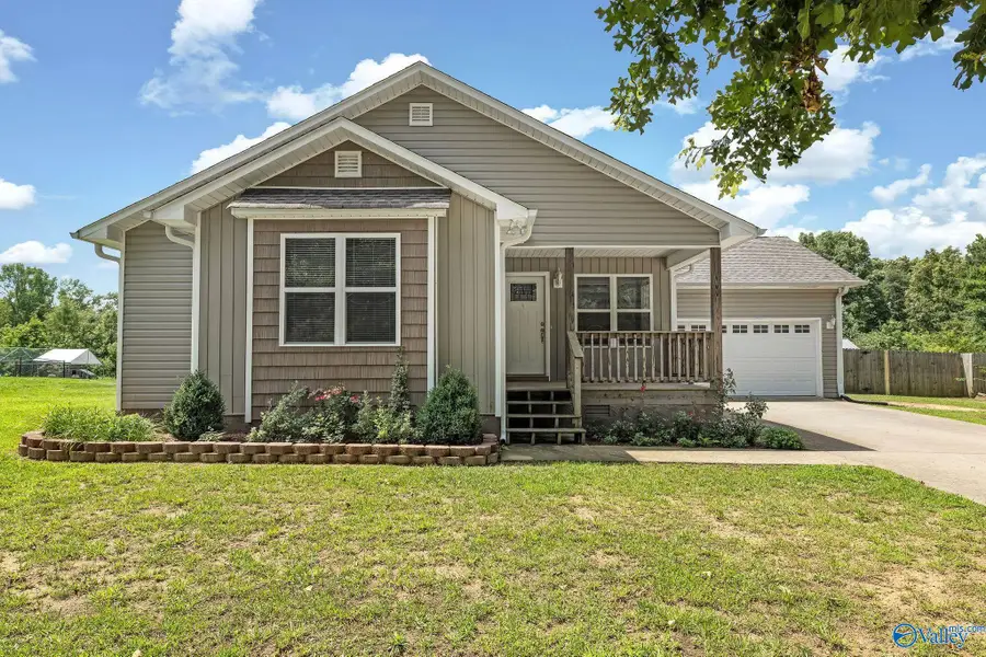 105 Cumberlind Drive, Guntersville, AL 35976 - #2