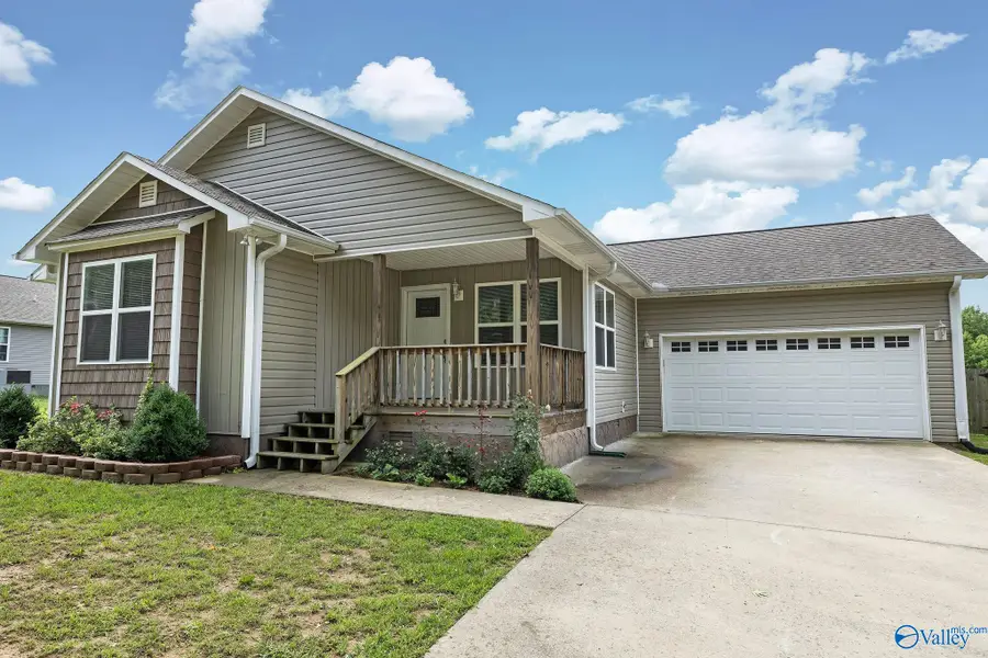 105 Cumberlind Drive, Guntersville, AL 35976 - #3