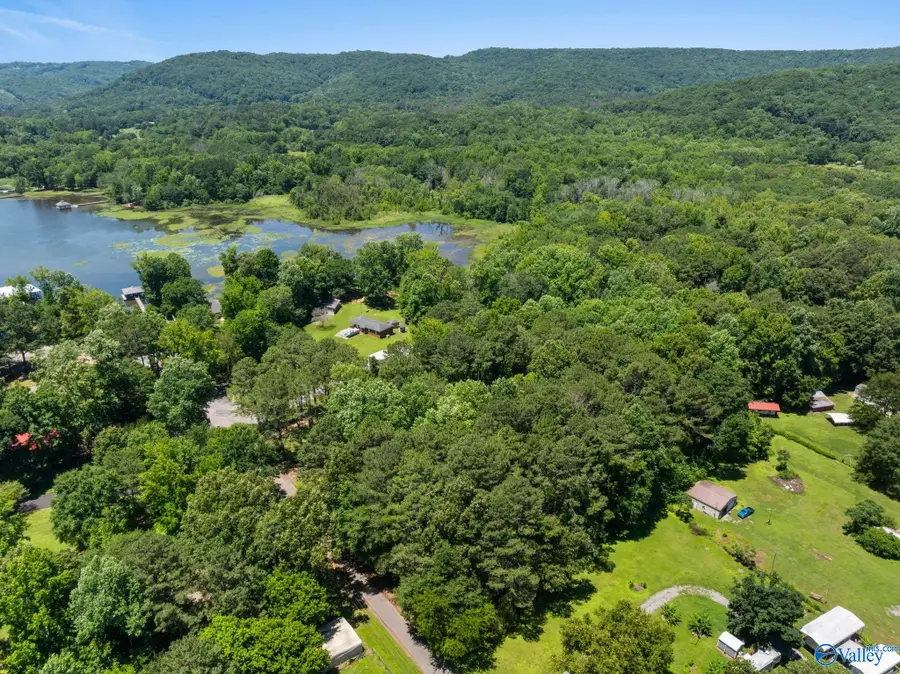 54 Malibu Circle, Scottsboro, AL 35769 - #2