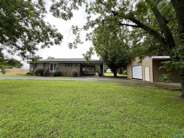 2498 Barnes Drive, Hokes Bluff, AL 35903