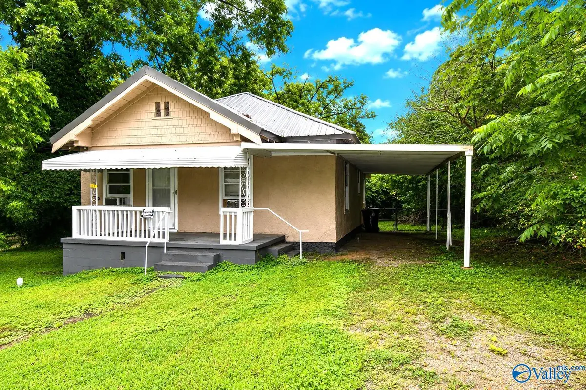 27 W Wilkinson Avenue, Gadsden, AL 35904 - #1