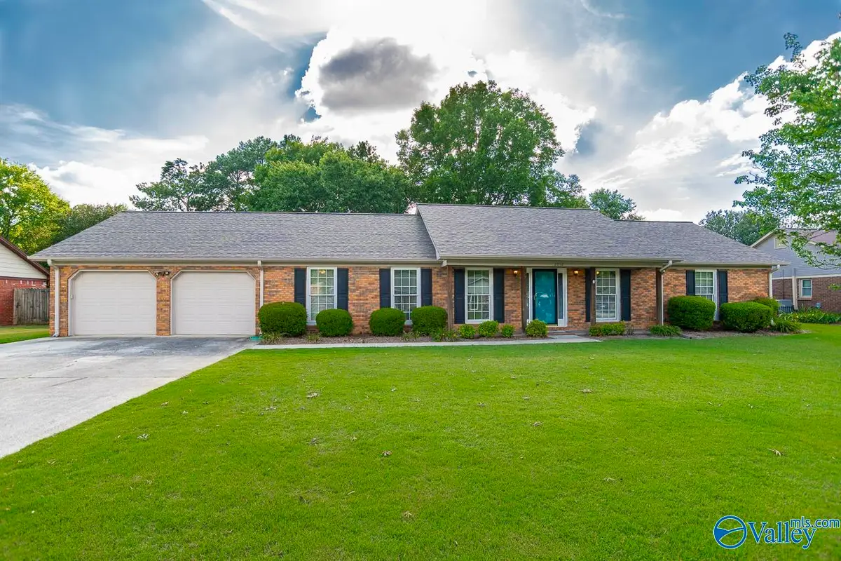 2012 Lancaster Avenue Sw, Decatur, AL 35603 - #1