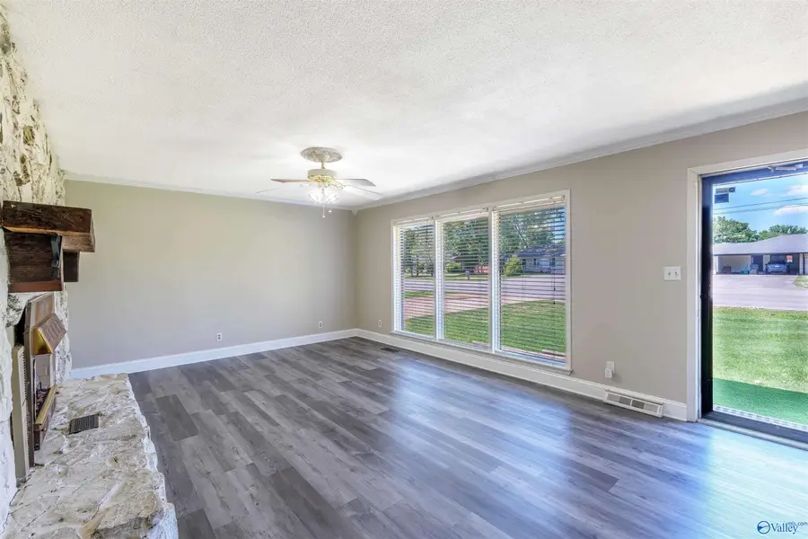 406 W 6th Street, Muscle Shoals, AL 35661 - #3