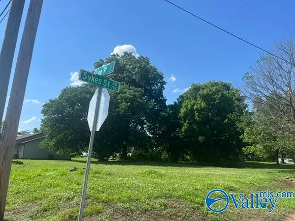 902 Vine Street Nw, Decatur, AL 35601