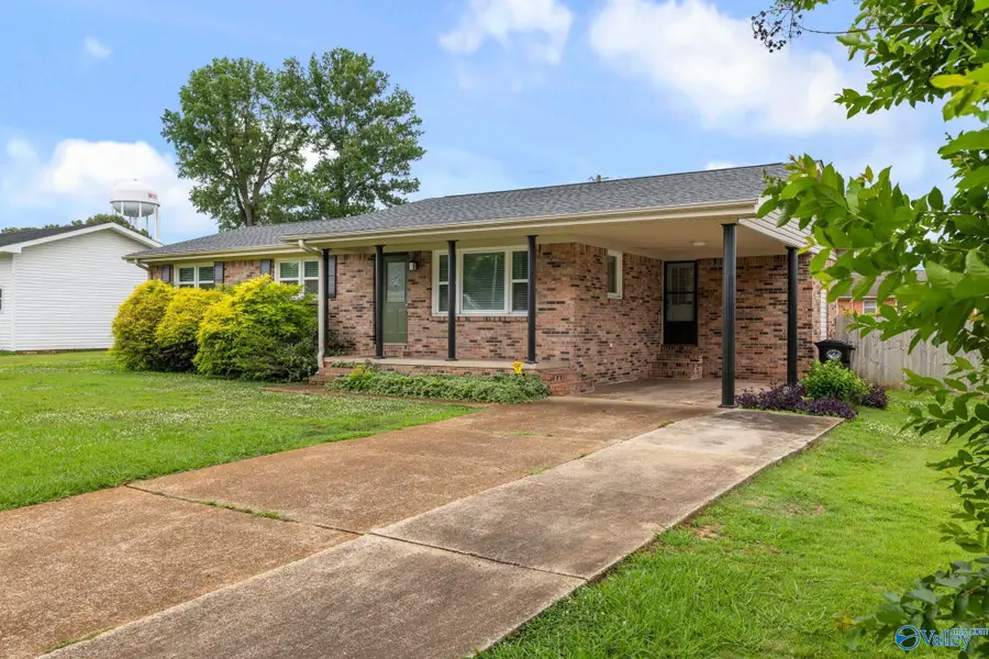 708 Elmhurst Avenue, Muscle Shoals, AL 35661 - #3