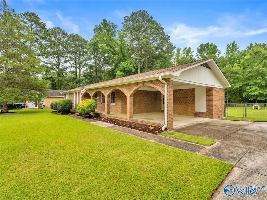 910 Ashworth Street Ne, Hartselle, AL 35640 - #3