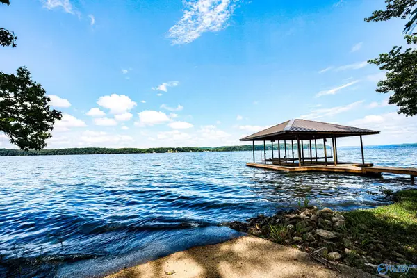 215 Lake Bend Shores Drive, Florence, AL 35633
