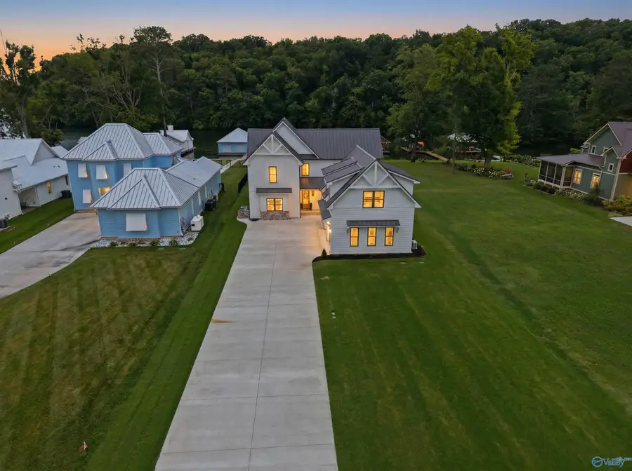 133 Anchor Avenue, Guntersville, AL 35976 - #3