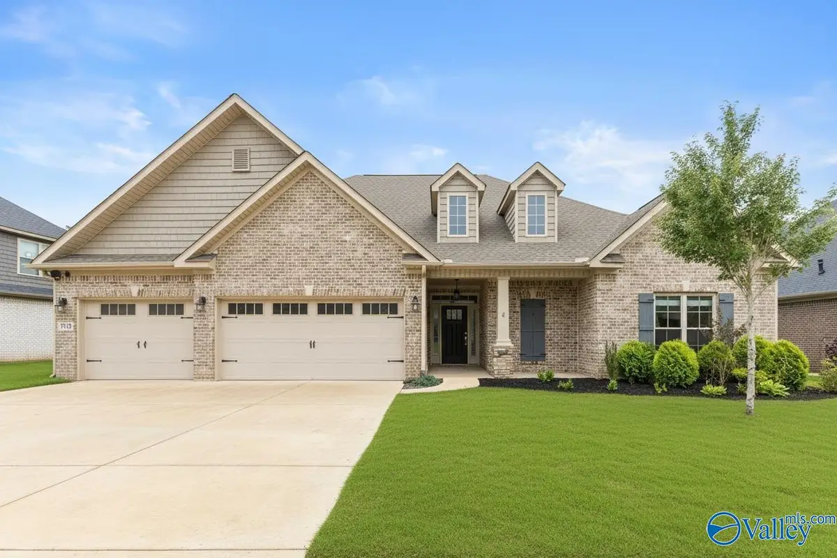 7519 Flint Crossing Circle, Owens Cross Roads, AL 35763 - #1
