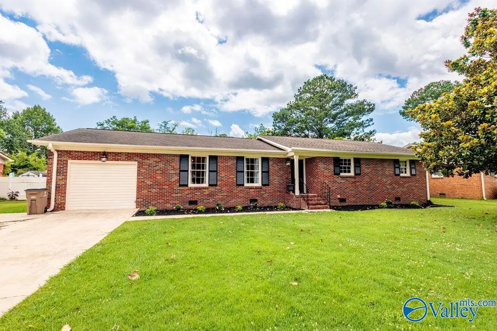 1921 Azalea Circle Sw, Decatur, AL 35601 - #1