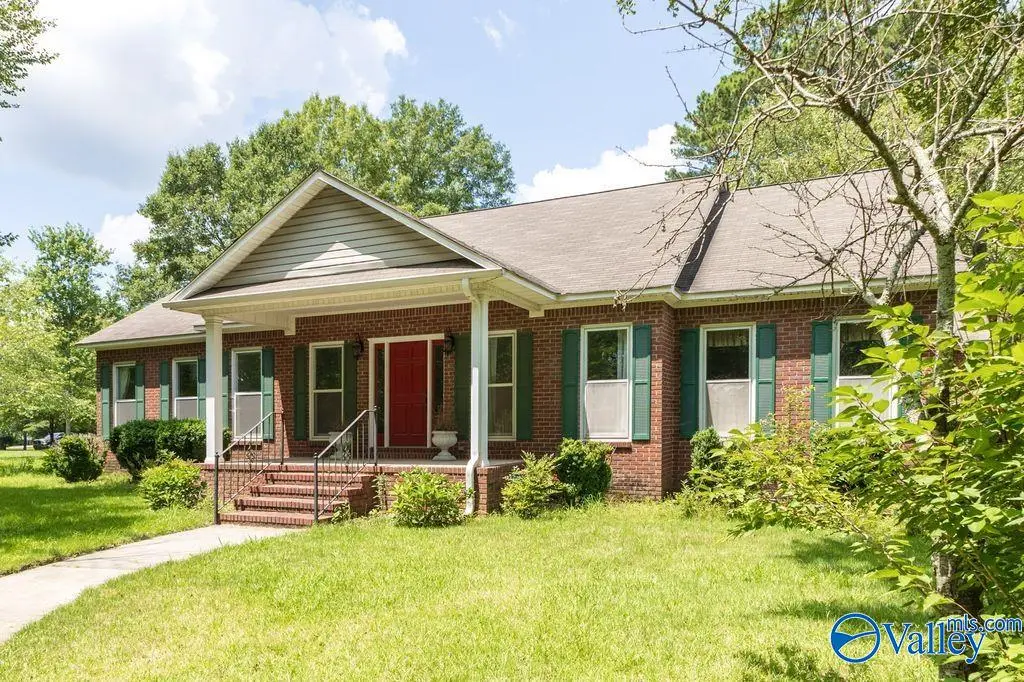 1104 Beverly Street Ne, Hartselle, AL 35640 - #1