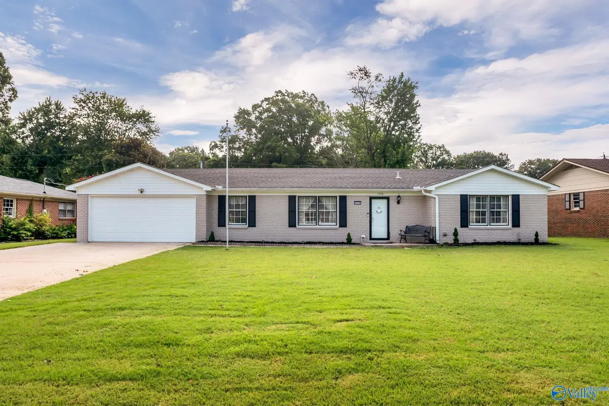 1218 Castleman Avenue Sw, Decatur, AL 35601 - #1
