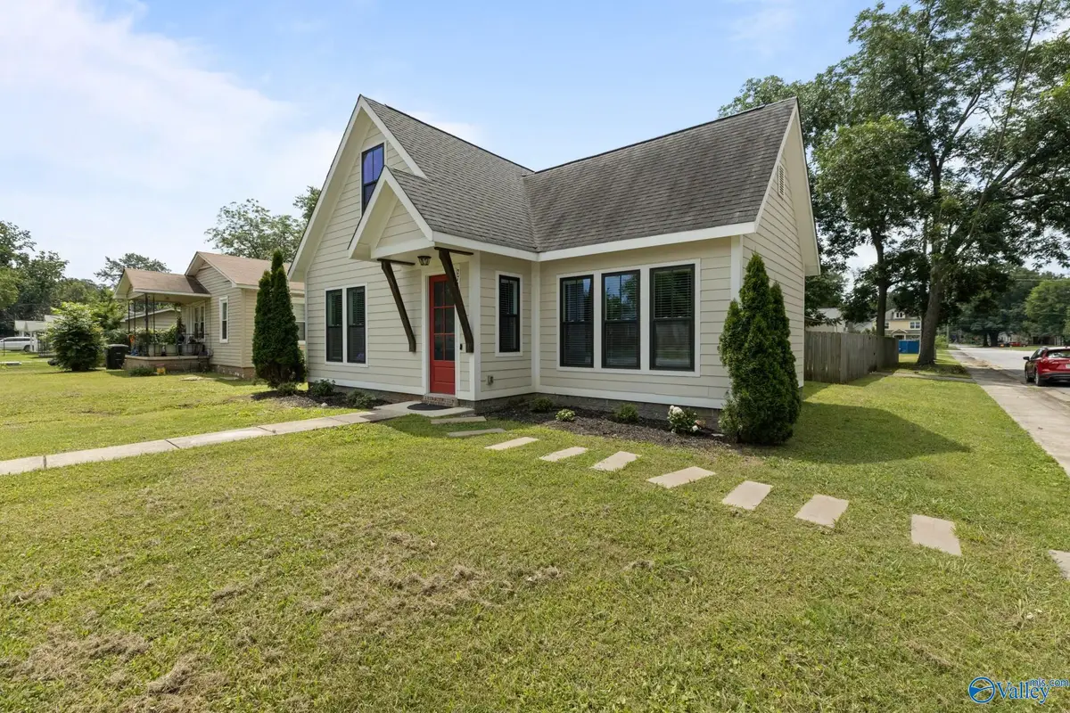 2715 SW 6th Avenue Sw, Huntsville, AL 35805 - #1
