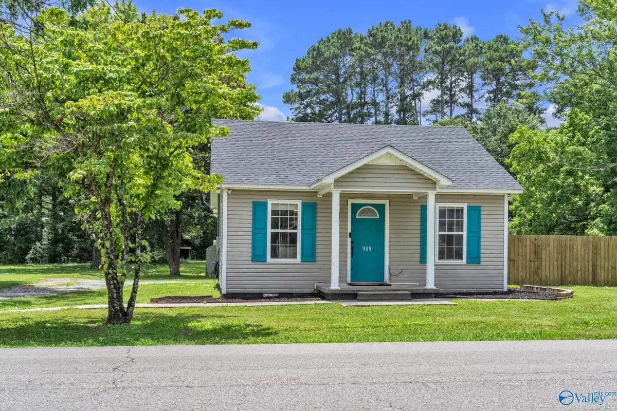 909 5th Avenue, Athens, AL 35611 - #1