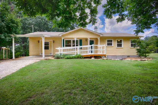 95 Delwood Drive, Laceys Spring, AL 35754