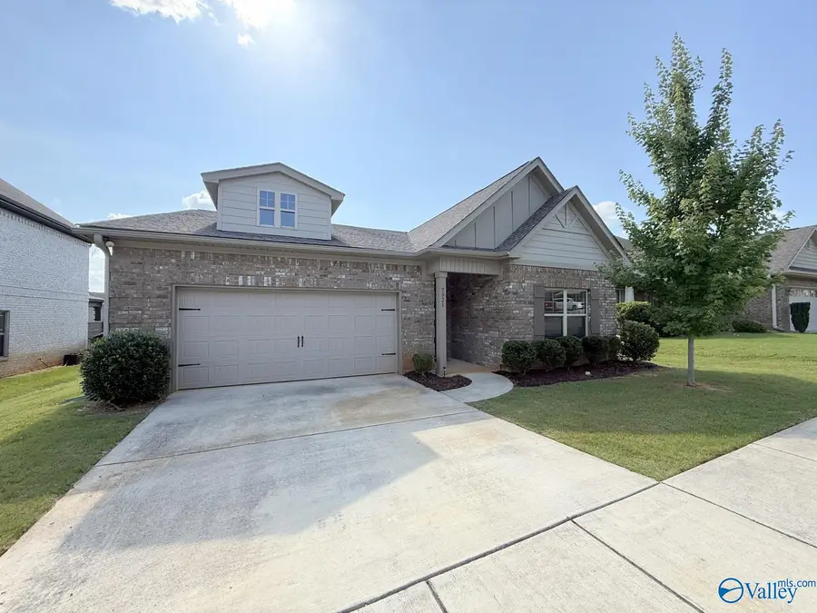 7921 Gabriela Drive Nw, Huntsville, AL 35806 - #2