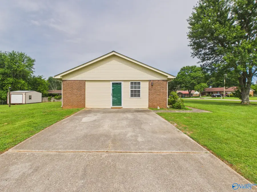 200 Silverwood Lane Ne, Hazel Green, AL 35750 - #2