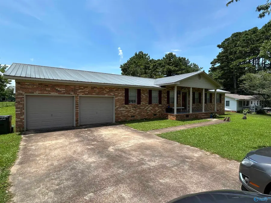 402 Highland Avenue, Scottsboro, AL 35768 - #3