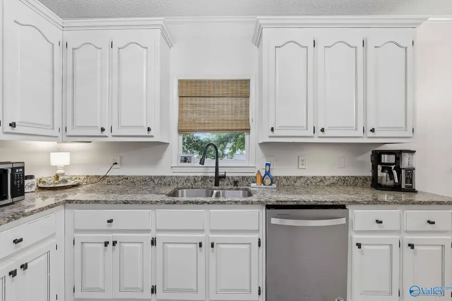 618 Colonial Avenue, Albertville, AL 35950 - #3