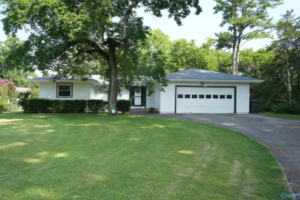 3726 Oakdale Court Nw, Huntsville, AL 35810