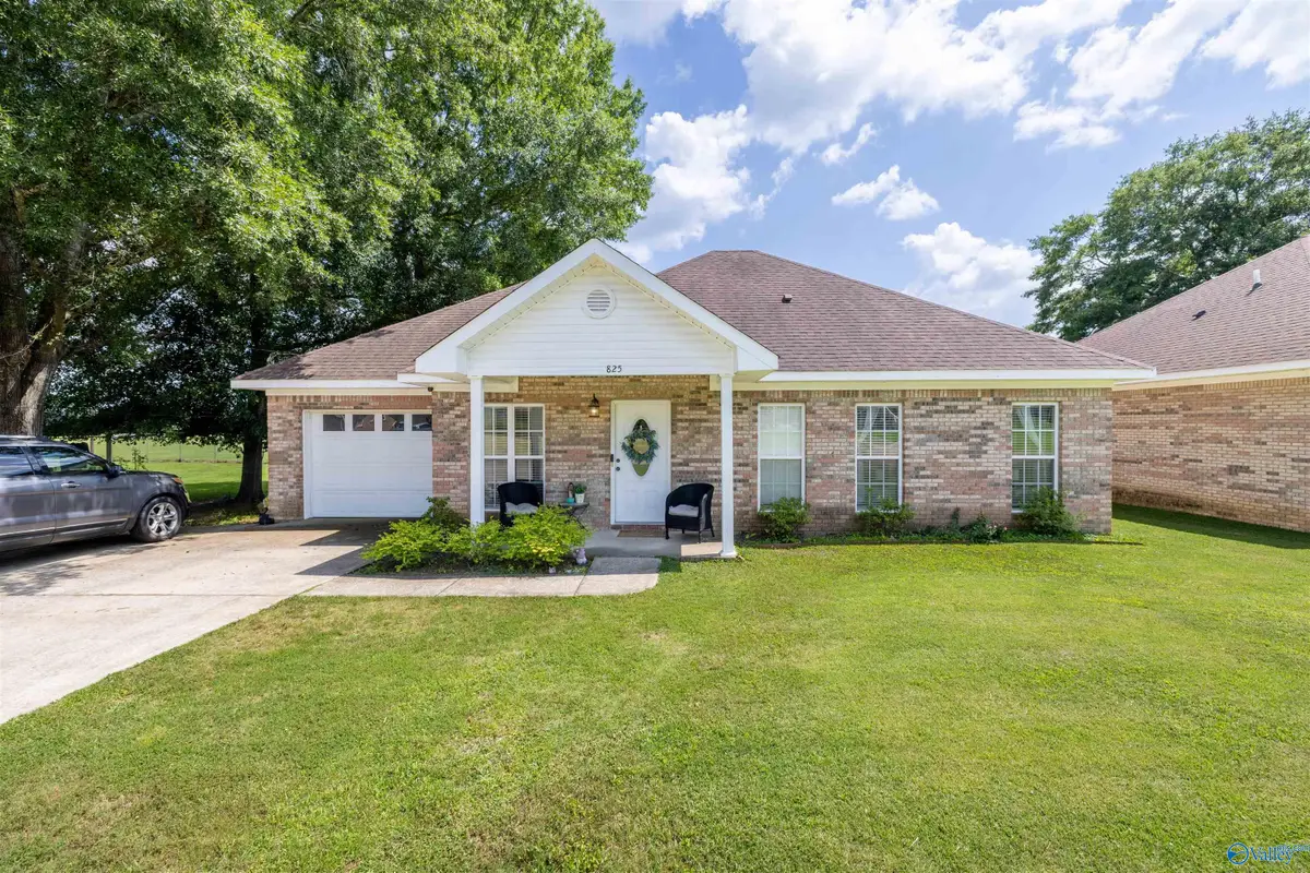 825 4th Avenue Sw, Hamilton, AL 35570 - #1