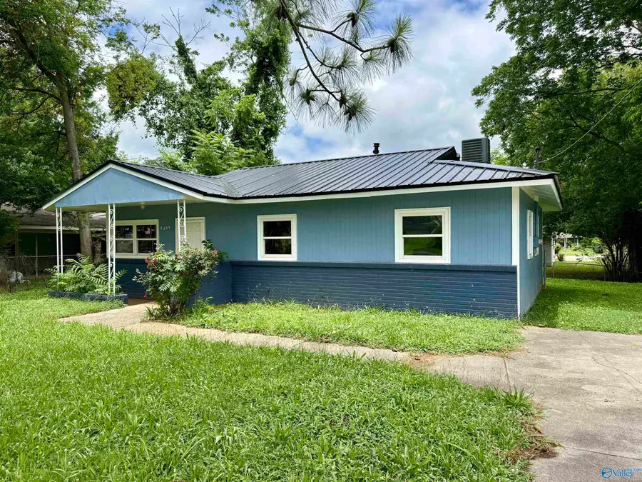 2206 Evans Avenue Nw, Huntsville, AL 35810 - #2