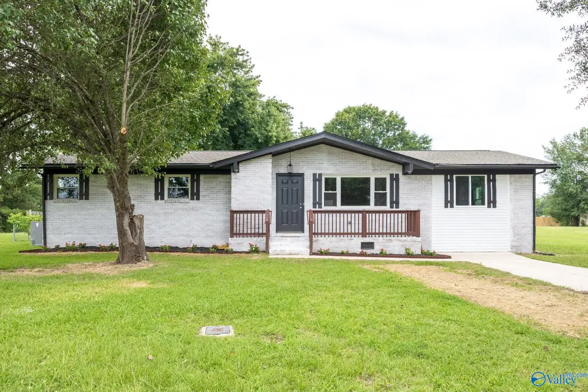 1305 Stage Road Sw, Hartselle, AL 35640 - #1
