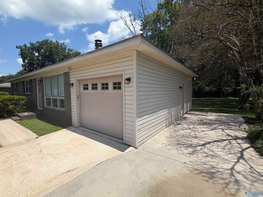 2624 Lake Avenue, Decatur, AL 35603 - #2
