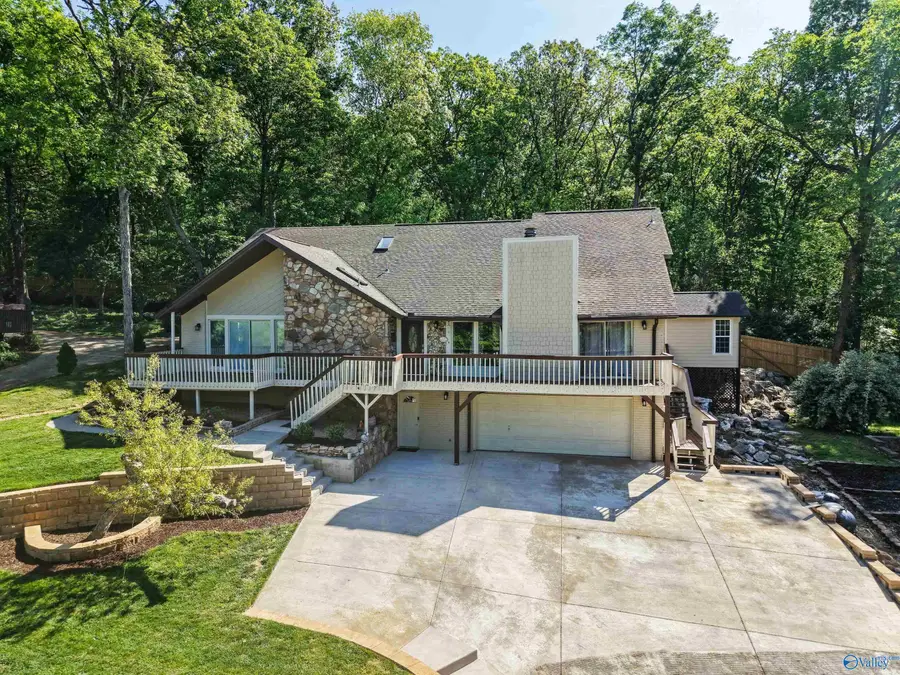 7705 Oakridge Drive, Huntsville, AL 35802 - #3