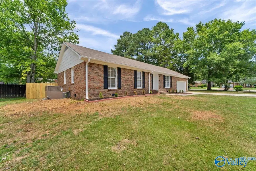 907 Flora Circle Se, Huntsville, AL 35802 - #2
