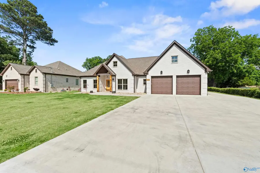 2318 Spring Avenue, Decatur, AL 35601 - #2