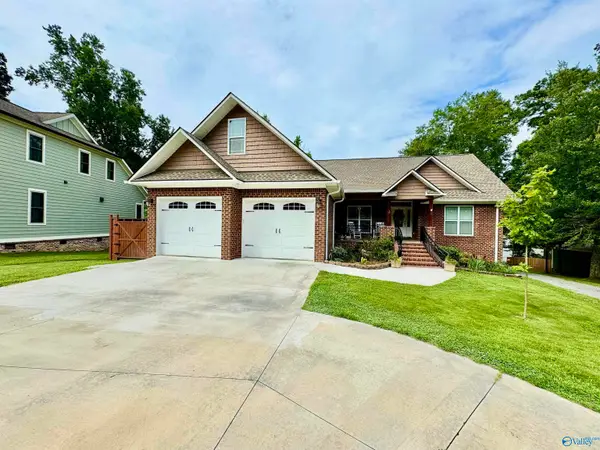 3519 Colonial Drive, Guntersville, AL 35976