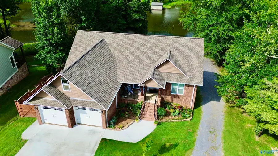 3519 Colonial Drive, Guntersville, AL 35976 - #2