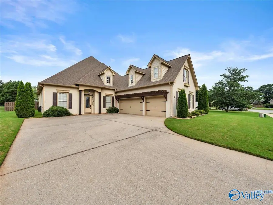 8 Crimson Cloud Blvd Sw, Huntsville, AL 35824 - #2