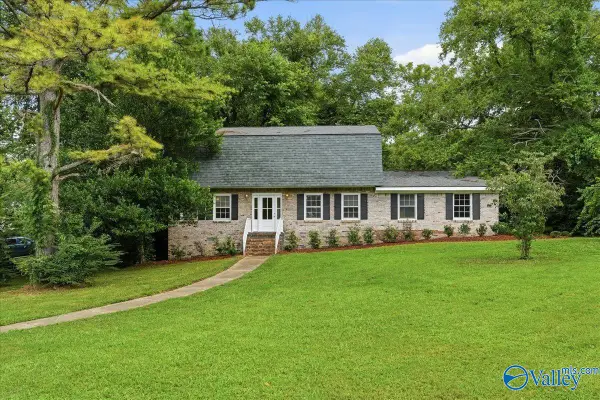 11217 Dellcrest Drive, Huntsville, AL 35803