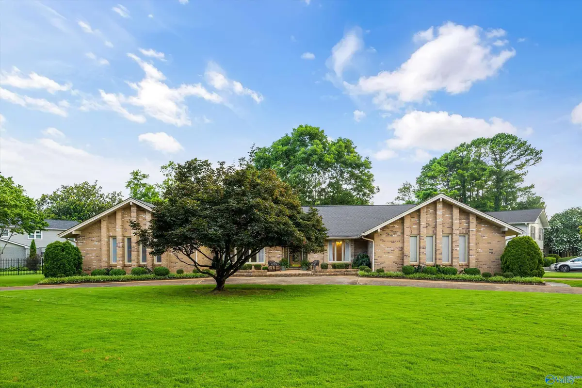 3300 Treemont Street Sw, Huntsville, AL 35801 - #1