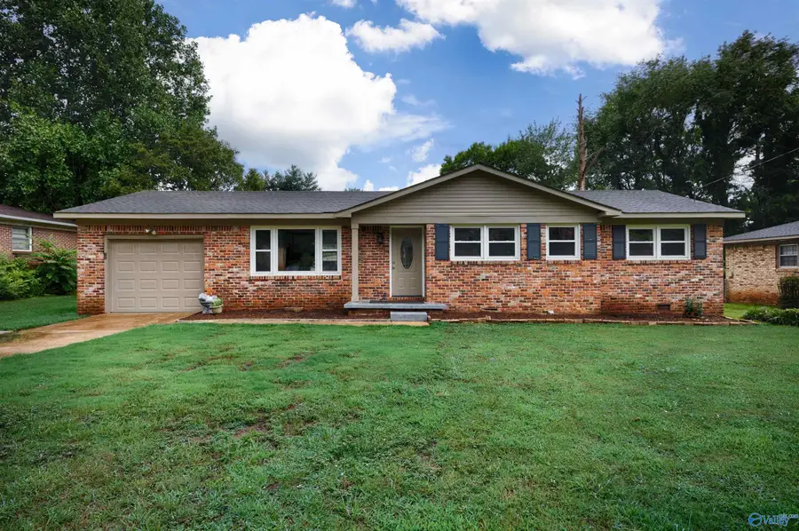 3304 Barton Avenue Nw, Huntsville, AL 35810 - #2
