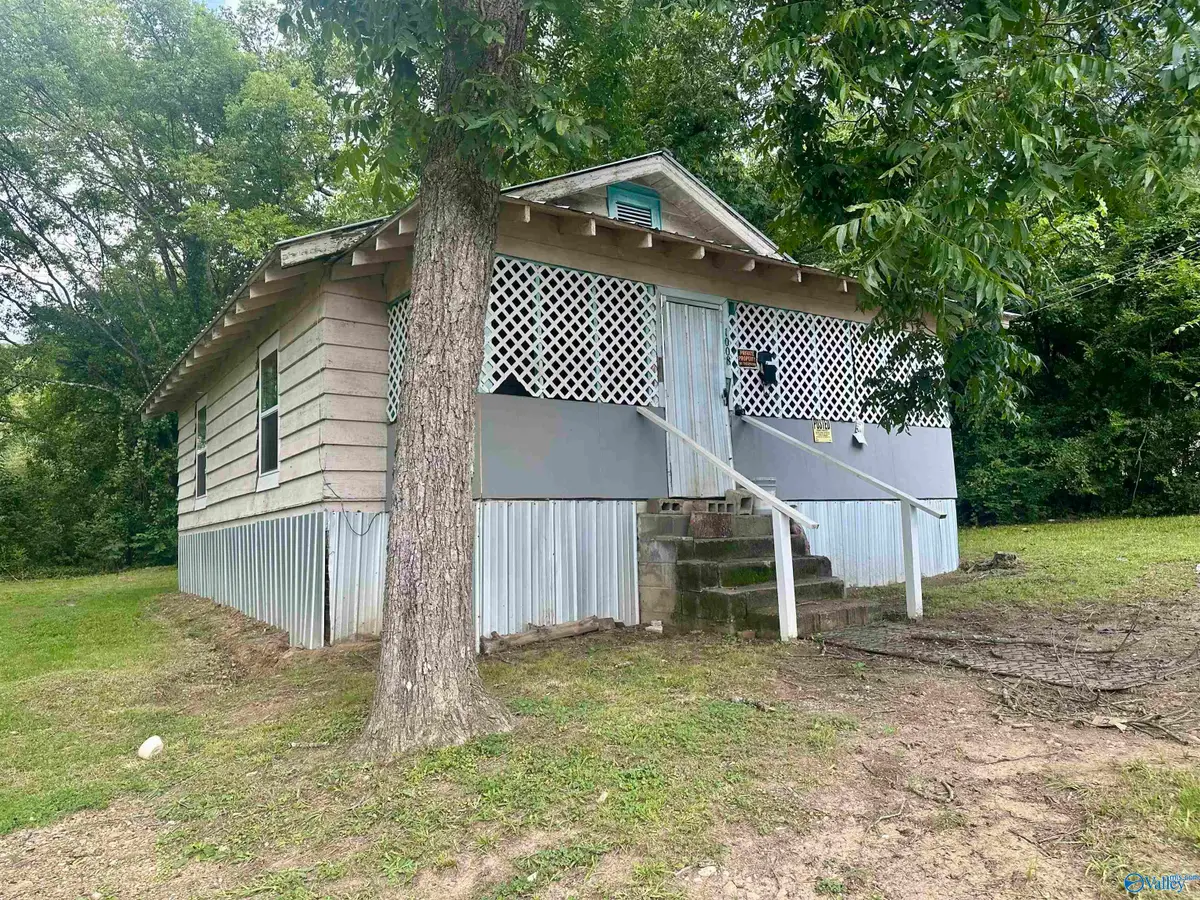 1008 Penny Street, Gadsden, AL 35901 - #1