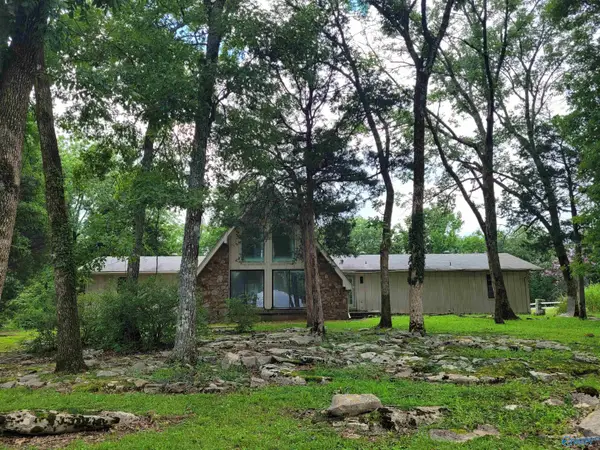 2209 Apache Drive, Huntsville, AL 35810