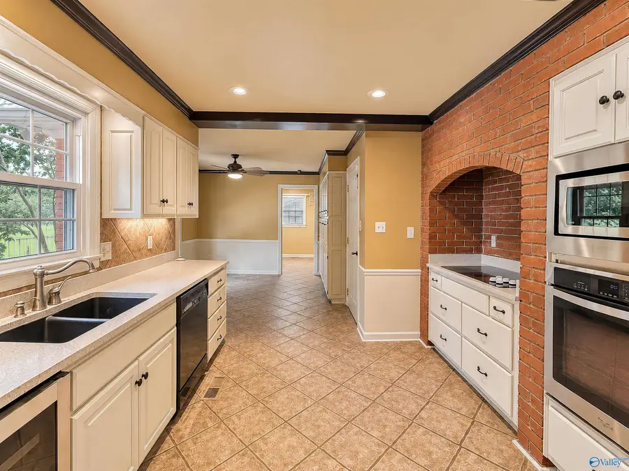 2804 Hunterwood Drive Se, Decatur, AL 35603 - #3
