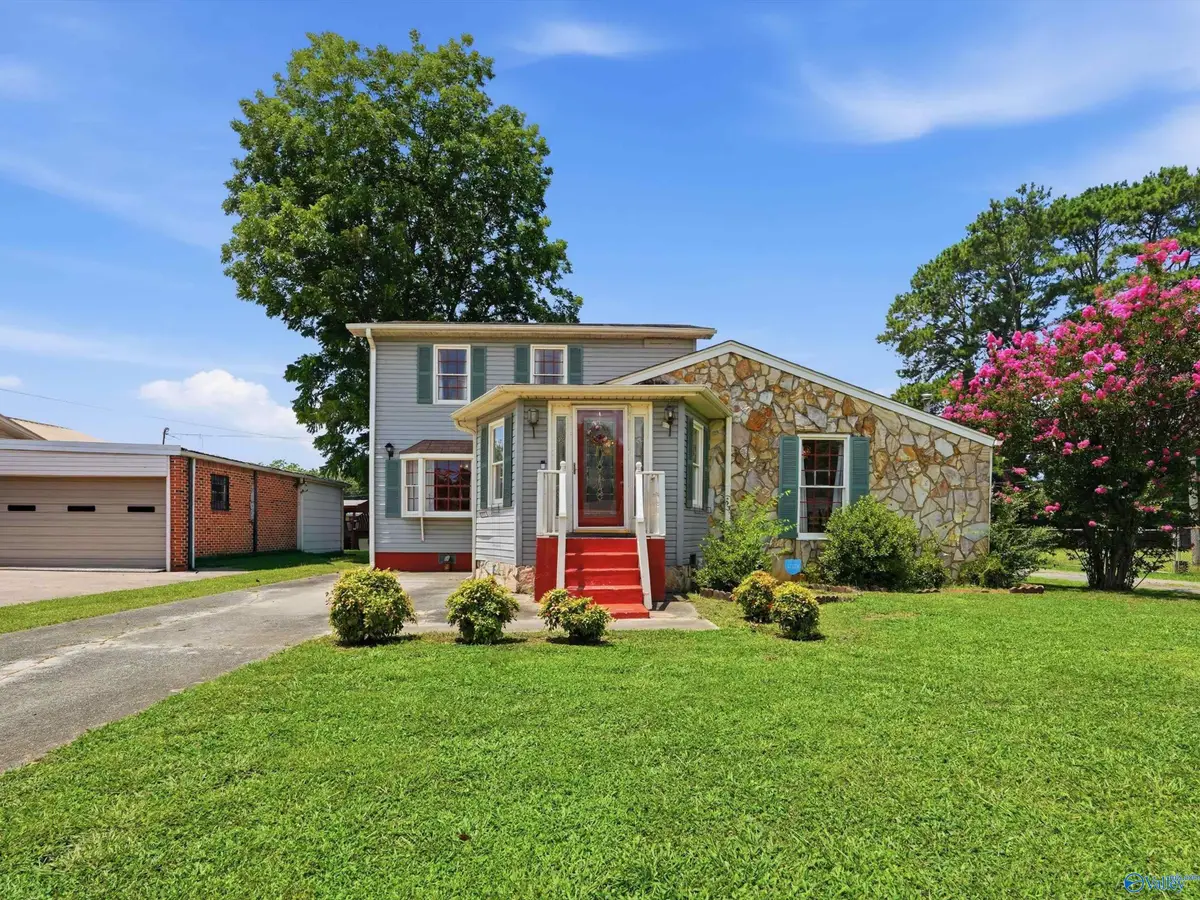211 13th Avenue Nw, Decatur, AL 35601 - #1