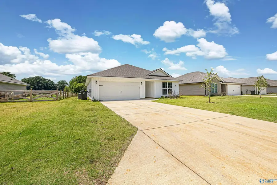 124 Fuller Drive, Meridianville, AL 35759 - #2