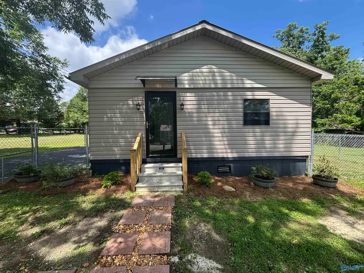 610 Dewey Avenue Sw, Attalla, AL 35954 - #1