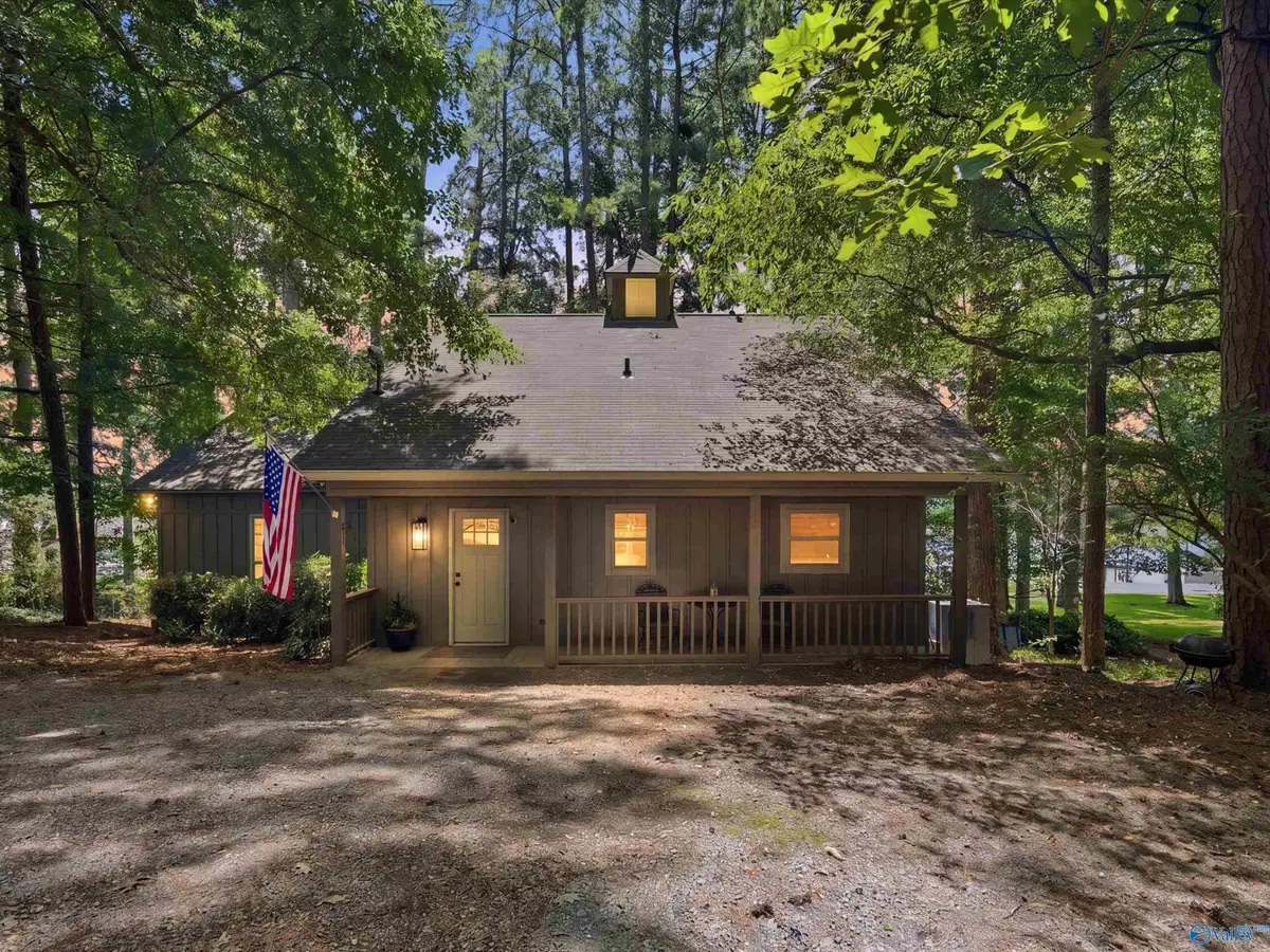 1181 Point Of Pines, Guntersville, AL 35976 - #1