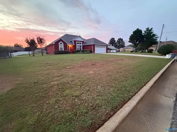 26913 Thomas Edward Drive, Athens, AL 35613